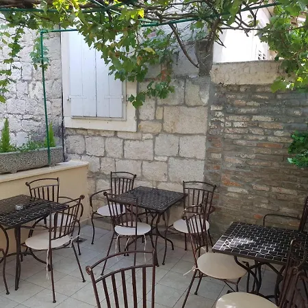 Garden Hostel *